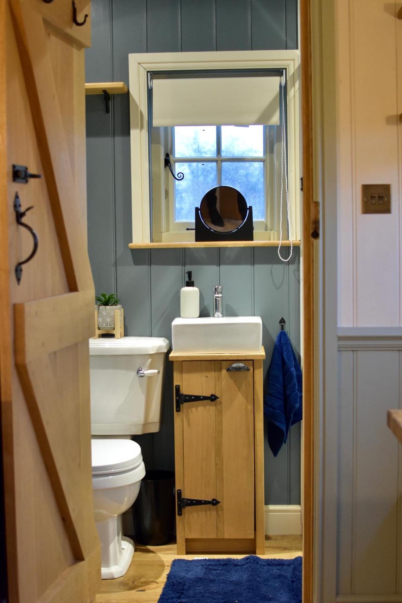 The Deer Hut Apartment Burpham ภายนอก รูปภาพ